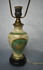 Lámpara, vaso de cerámica esmalte verde. 52 cm.