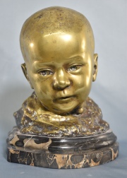 Cabeza de Niño. bronce, base de mármol. Trovatini. Alto: 23 cm.