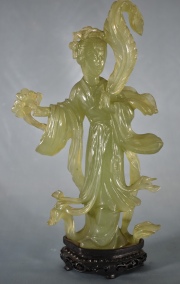 Dama con palma, piedra china tallada con base. 30 cm.