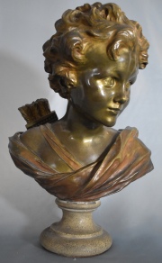 BUSTE DE JEUNE HOMME AU CARQUOIS DE FLECHES, escultura de bronce firmado atrás Leonard. Con pedestal.