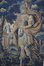 SOLDADO ROMANO PORTANDO OFRENDAS, tapiz de Flandes del siglo XVIII. Mide: