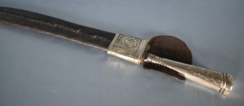 Cuchillo criollo hoja Franz Wenk, tamaño de la misma. 38 cm. con vaina de cuero Largo total: 51 cm.
