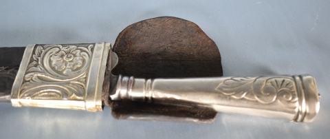 Cuchillo criollo hoja Franz Wenk, tamaño de la misma. 38 cm. con vaina de cuero Largo total: 51 cm.