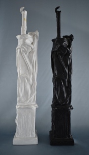 Paparella, Aldo. Blanco y Negro, dos esculturas. Una de bronce y otra de yeso con restauro. Alto: 52 cm.
