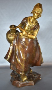 Pernot, H. Joven Bretona cargando agua, bronce, fundición Siot Paris. 39 cm.