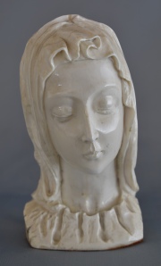 VIRGEN, figura europea de marfil tallado. Alto: 14 cm.
