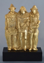 EL IMPROVISADOR, escultura de bronce dorado, inspirada en la famosa obra 'TRES ARLEQUINES' del maestro Emilio Pettoruti.