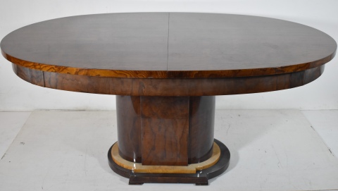 Mesa oval estilo Art Deco, desgastes. Tapa mide: 172 x 116 cm.