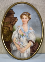 JOVEN CON VESTIDO BLANCO, placa oval de porcelana pintada a mano por Julia De Sanchez en 1881, firmada. Alto: 20 cm.
