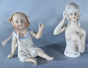 Dos figuras femeninas de porcelana.