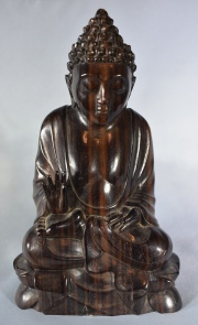 BUDA, figura de ébano de Makassar tallado. Alto: 21 cm. Indonesia.