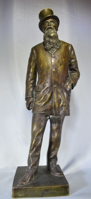 Leandro N. Alem. Escultura en bronce, fundición C.Cerana. Alto: 66 cm.