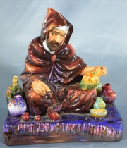 The Potter, Figura sentada con vasijas, Royal Doulton. Alto 18.5 cm.