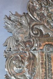 Espejo Altoperuano, Siglo XVIII, de plata con decoración floral y aves. 90 x 70 cm.
