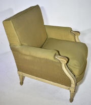 Par de sillones estilo Luis XVI, laqueados, tapizados claro.