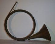 Trompeta de Caza de bronce. Cortada para colgar en la pared.