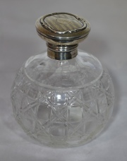 Perfumero de cristal y plata inglesa. Birmingham. Alto 12.5 cm.