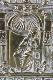 Virgen, placa pequeña de bronce con soporte. 10,8 cm.