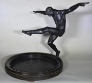Eugene Piron. fauno danzante, escultura de bronce. Alto: 33 cm. Diámetro: 31 cm.