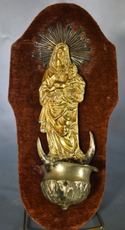 Pila con figura de la Virgen y el Niño, averías. 18 cm.