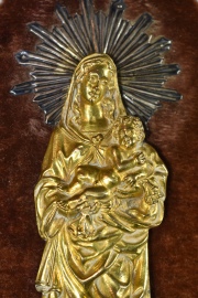 Pila con figura de la Virgen y el Niño, averías. 18 cm.