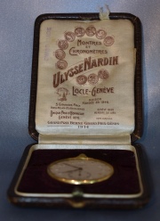 Reloj de bolsillo Ulisse Nardin, caja de oro. Faltantes, abolladura. Diámetro: 4.5 cm.
