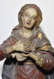 Santa Amalia, talla en madera policromada. Dedo faltante, desperfectos y saltaduras. Alto: 62 cm.