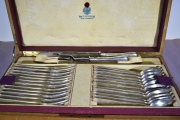 Juego de cubiertos de plata rusa. 86 piezas. 4,110 kg. 12 tenedores mesa, 12 cuchillos, 12 cucharas,