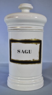 Frasco de farmacia. ' Sagu ' de porcelana blanca. 28 cm.