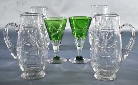 Juego de copas cristal tallado, decoración de guirnaldas de hojas:10 agua, 4 vino, 4 vino blanco verdes, 5 oporto, 1