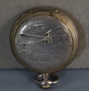 Reloj de bolsillo con decoración de avion. Diámetro: 5 cm.