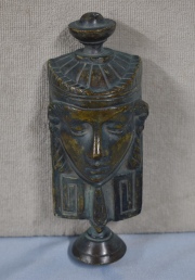 MASCARON, pisapapel de bronce patinado. Alto: 16,5 cm.