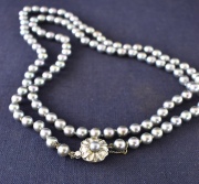 Collar de perlas Majorica plateadas, en estuche original.