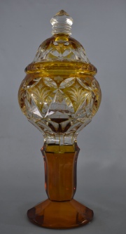 Caramelera de Bohemia tallada, color neutro y ambar. 28 cm.