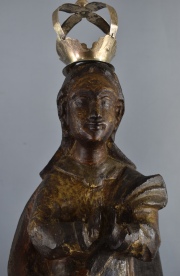 Virgen inmaculada. Talla en cedro. Misiones Jesuiticas del Paraguay. Corona de plata. 50 cm.