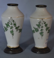 Dos Pequeños vasos, porcelana francesa de Sevres. 10 cm.