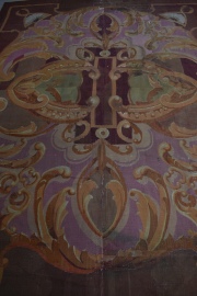 ALFOMBRA SAVONERIE, de lana con motivo de estilizaciones vegetales y geometricos, en tonos de ocre, beige, verdes y viol