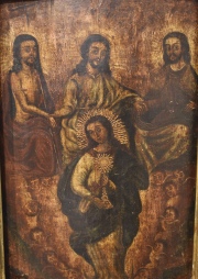 LA VIRGEN MARIA CON LA EUCARISTIA, óleo sobre tabla, saltaduras. con marco dorado. Mide: 38 x 24 cm.
