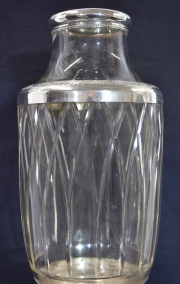 Vaso de cristal y plata francesa. Alto: 47 cm. circa 1900.