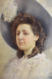 Dama con sombrero, firmado Eugéne Graciex. Marco de bronce. Mide: 11,5 x 9,5 cm.