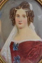 Dama con vestido bordo, tocado con perlas, firmada Stielen. Alto miniatura 8 cm.