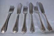 Conjunto de cubiertos pescado metal plateado inglés, guarda perlada.12 tenedores y 11 cuchillos. 23 Piezas