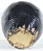 Gran Vaso cerámica esmalte negro chorreado con boca circular ocre.