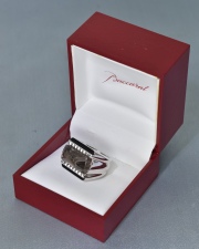 Anillo Baccarat. En estuche original. Peso total: 30,5 gr.