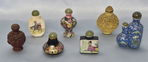 SIETE SNUFF BOTTLES, distintos.